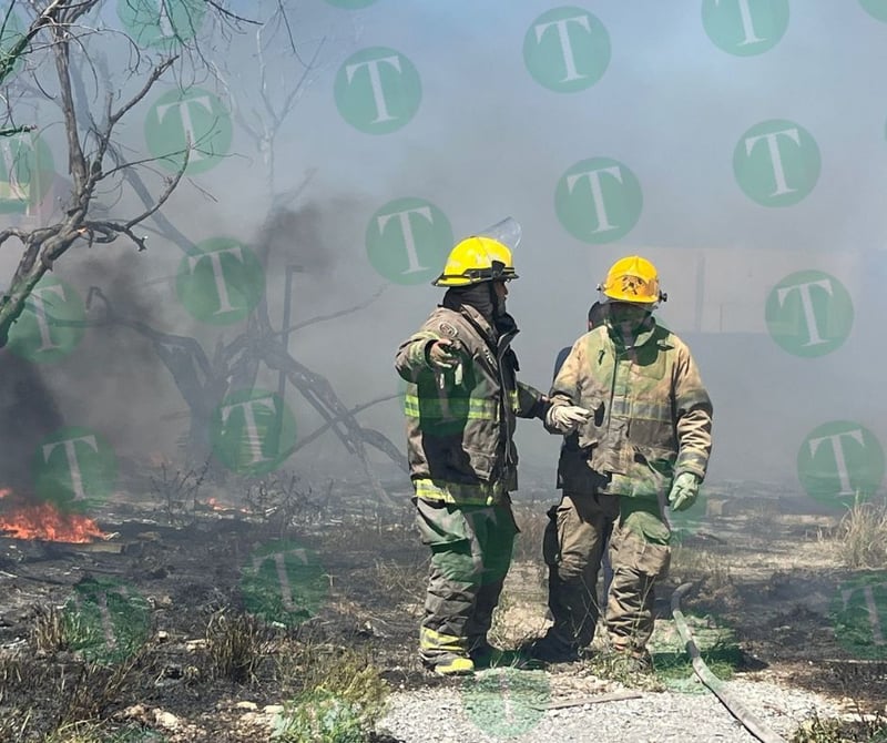 Se registra fuerte incendio en la zona centro de Monclova a la altura de UANE 