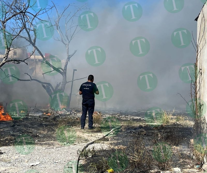 Se registra fuerte incendio en la zona centro de Monclova a la altura de UANE 