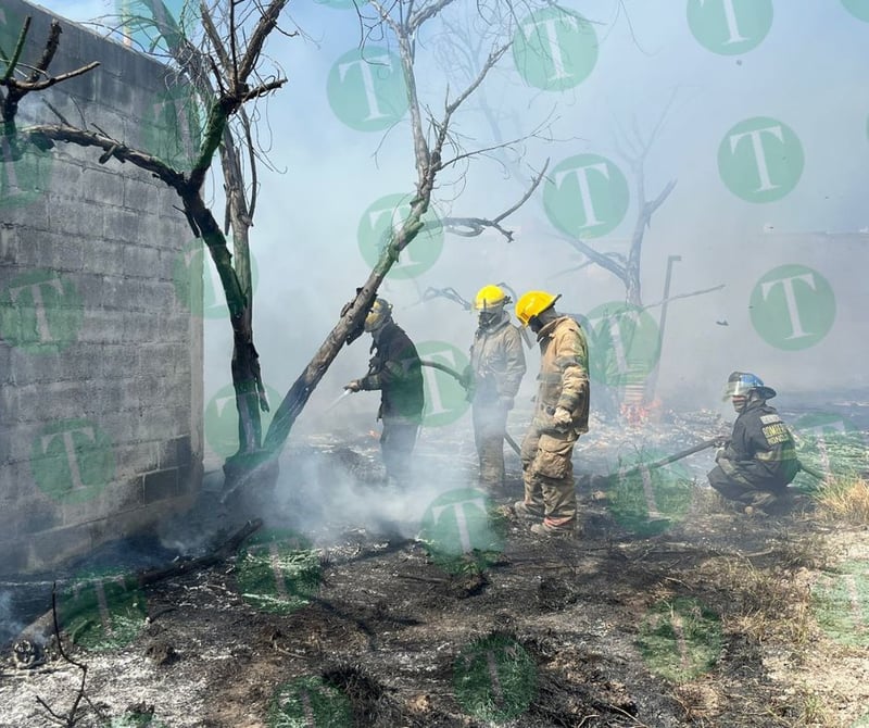 Se registra fuerte incendio en la zona centro de Monclova a la altura de UANE 