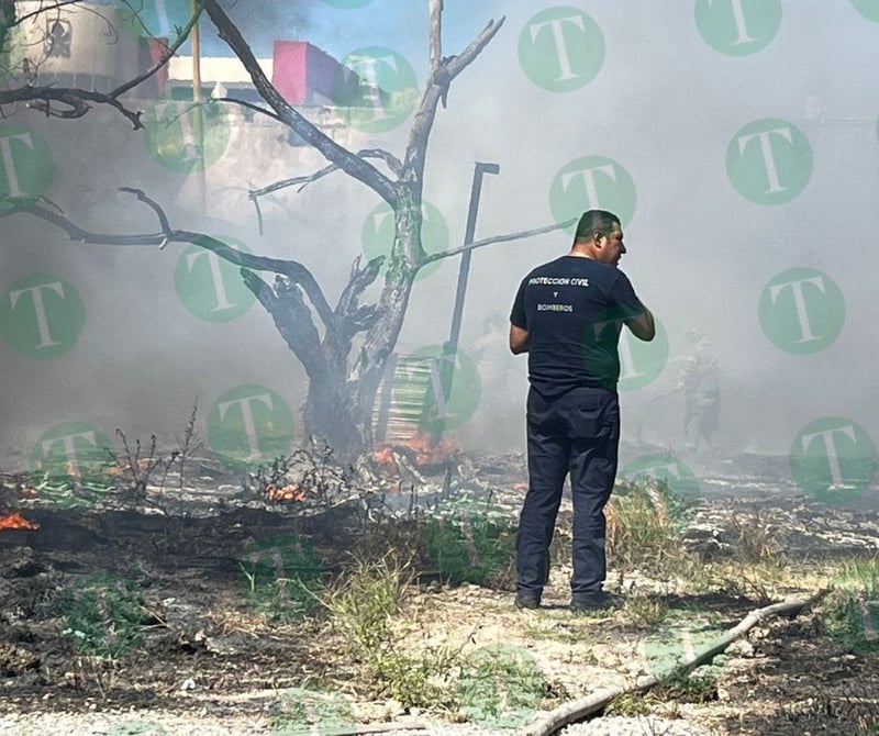 Se registra fuerte incendio en la zona centro de Monclova a la altura de UANE 