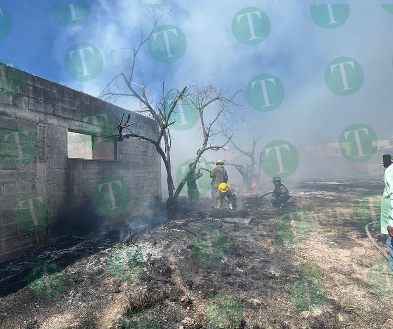 Se registra fuerte incendio en la zona centro de Monclova a la altura de UANE 