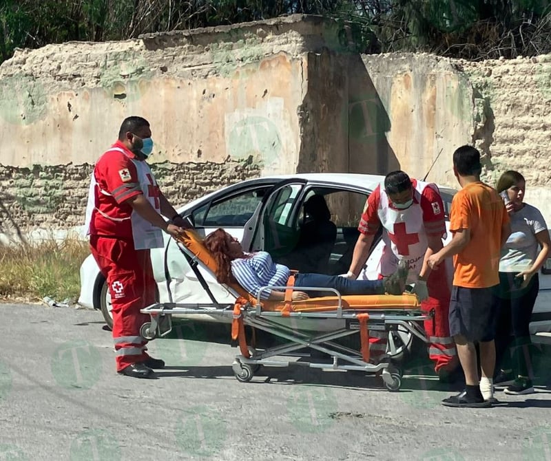 Conductora ignora alto y la chocan en la Zona Centro de Monclova