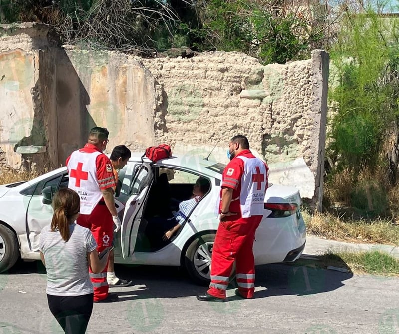 Conductora ignora alto y la chocan en la Zona Centro de Monclova