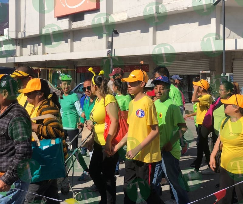 Alumnos del CAM #13 conmemoran Día Internacional del Síndrome de Down con desfile 