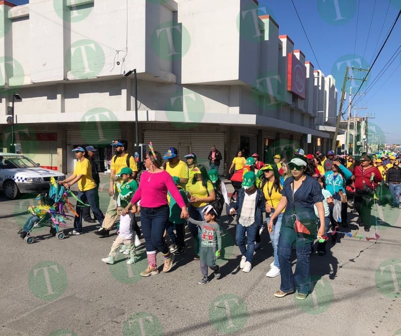 Alumnos del CAM #13 conmemoran Día Internacional del Síndrome de Down con desfile 