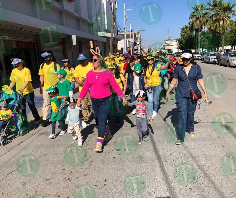 Alumnos del CAM #13 conmemoran Día Internacional del Síndrome de Down con desfile 