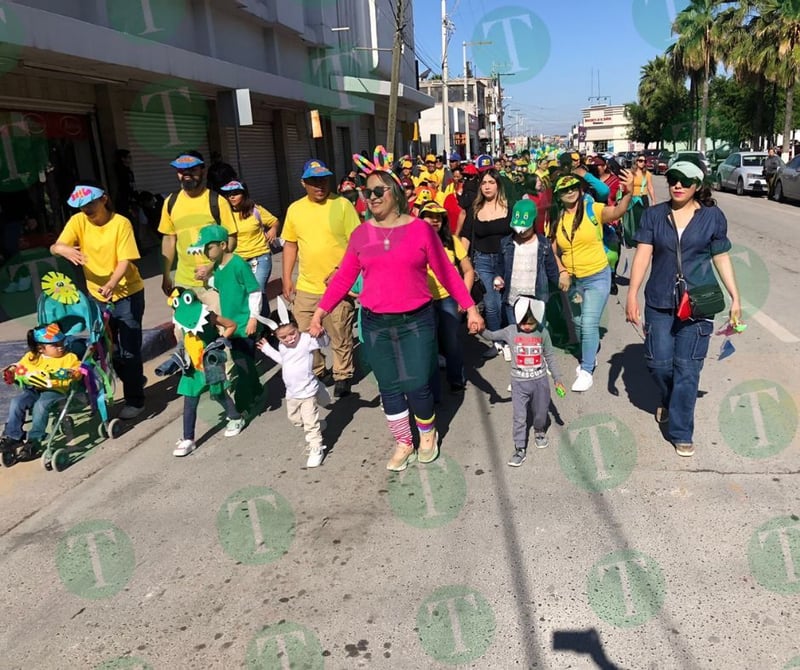 Alumnos del CAM #13 conmemoran Día Internacional del Síndrome de Down con desfile 