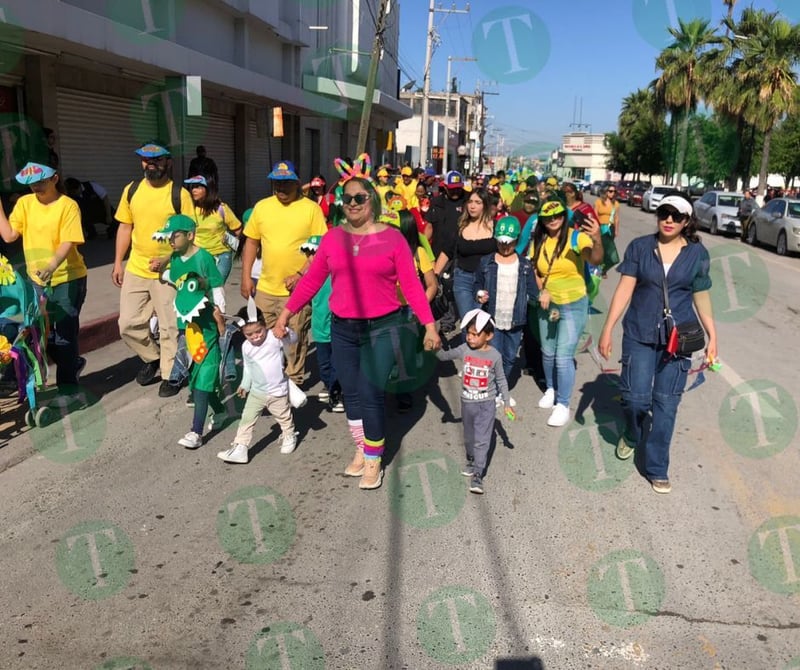 Alumnos del CAM #13 conmemoran Día Internacional del Síndrome de Down con desfile 