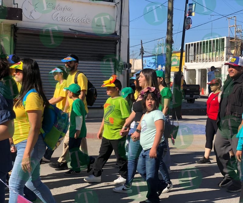 Alumnos del CAM #13 conmemoran Día Internacional del Síndrome de Down con desfile 