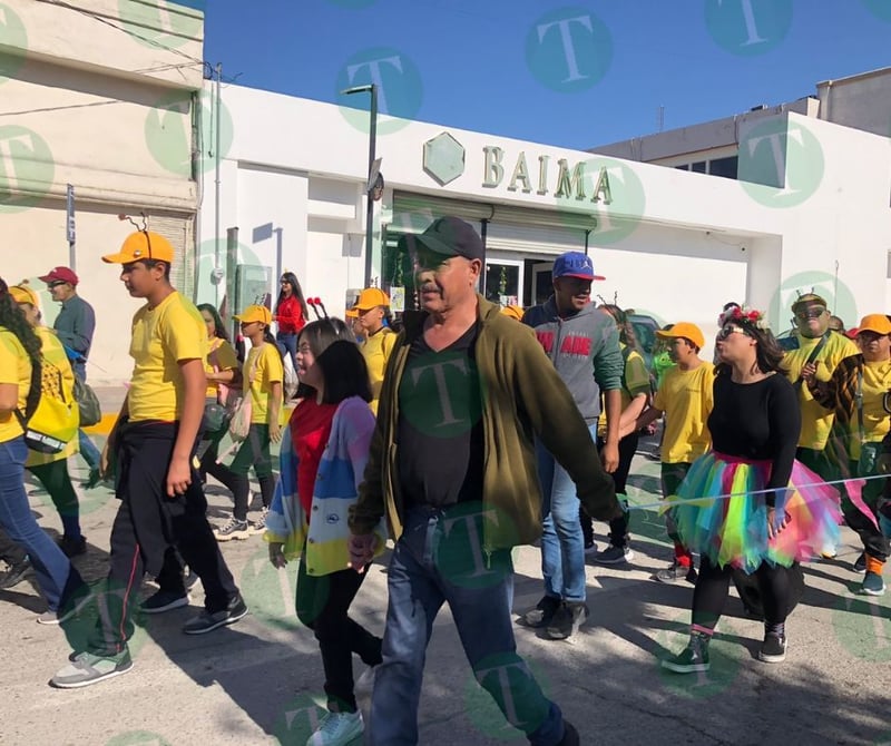 Alumnos del CAM #13 conmemoran Día Internacional del Síndrome de Down con desfile 