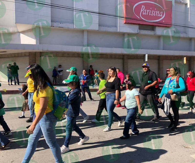 Alumnos del CAM #13 conmemoran Día Internacional del Síndrome de Down con desfile 