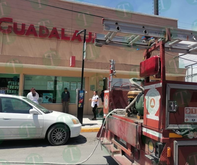 Incendio en baldío amenaza viviendas en Zona Centro de Monclova