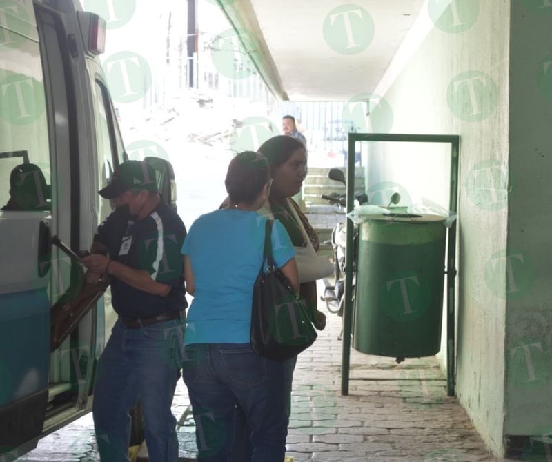 Ambulancia del IMSS choca contra árbol y muere paciente