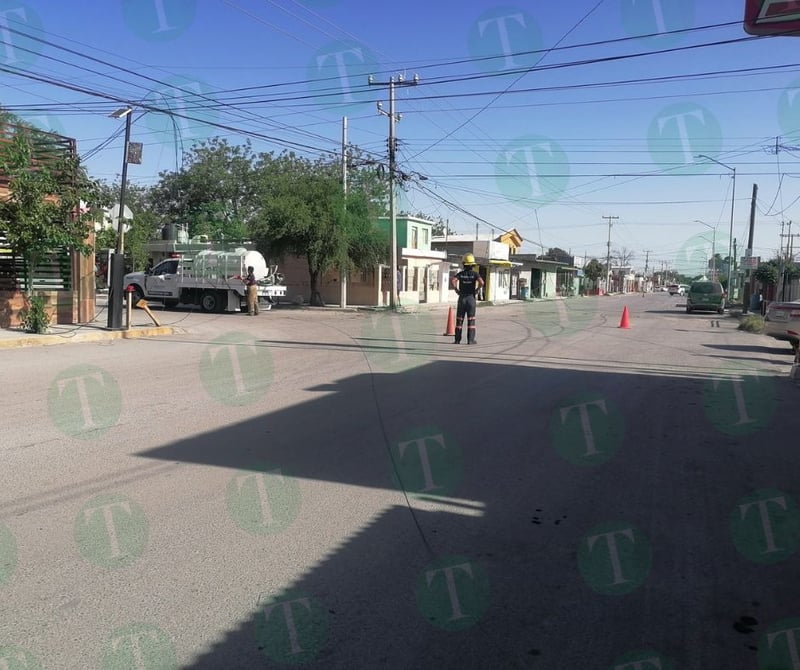 Poste de CFE hace flamazo por sobrecarga