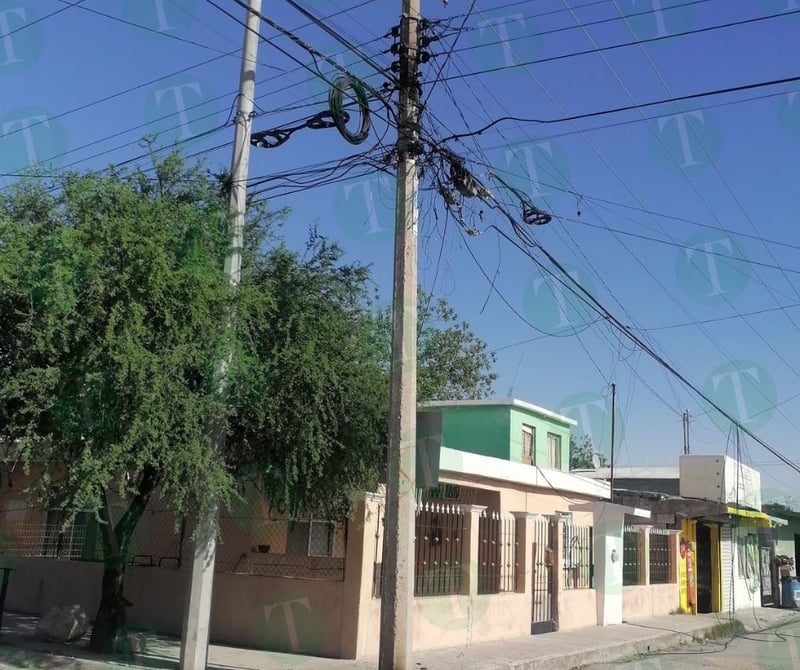 Poste de CFE hace flamazo por sobrecarga