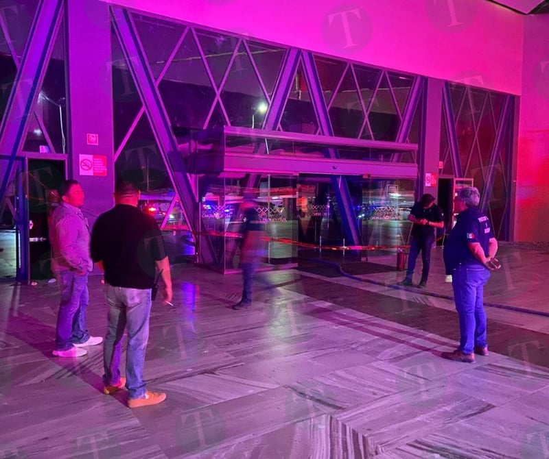 Incendio consume el Mall Paseo Monclova 