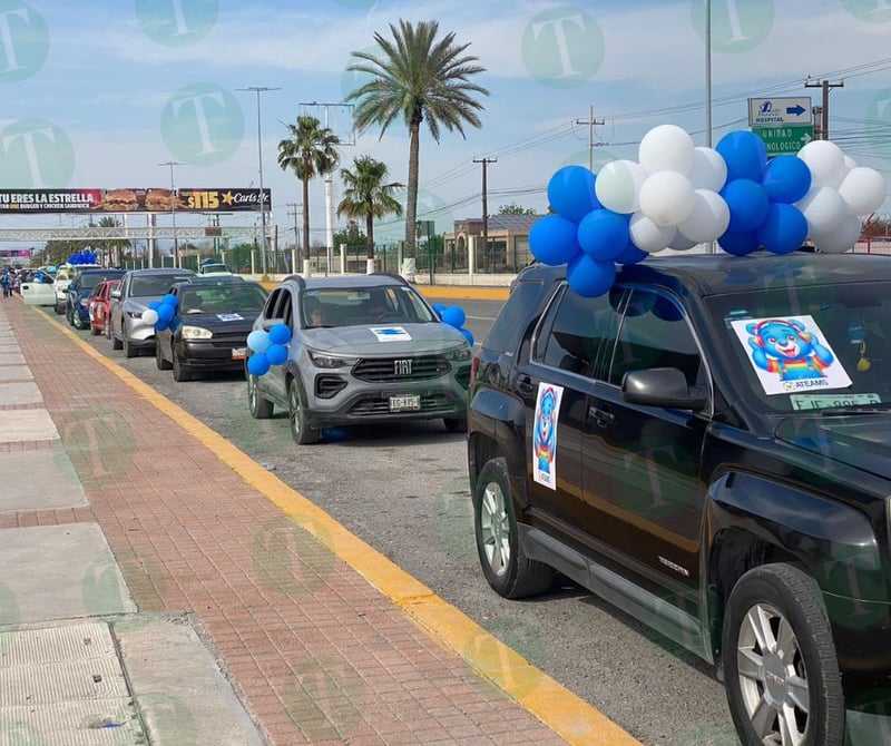 Niños autistas en caravana para concientización a la población  