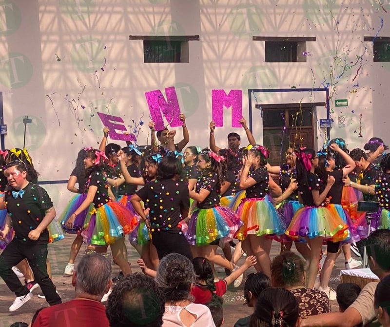 Normalistas festejan el Día del Niño con presentaciones de baile