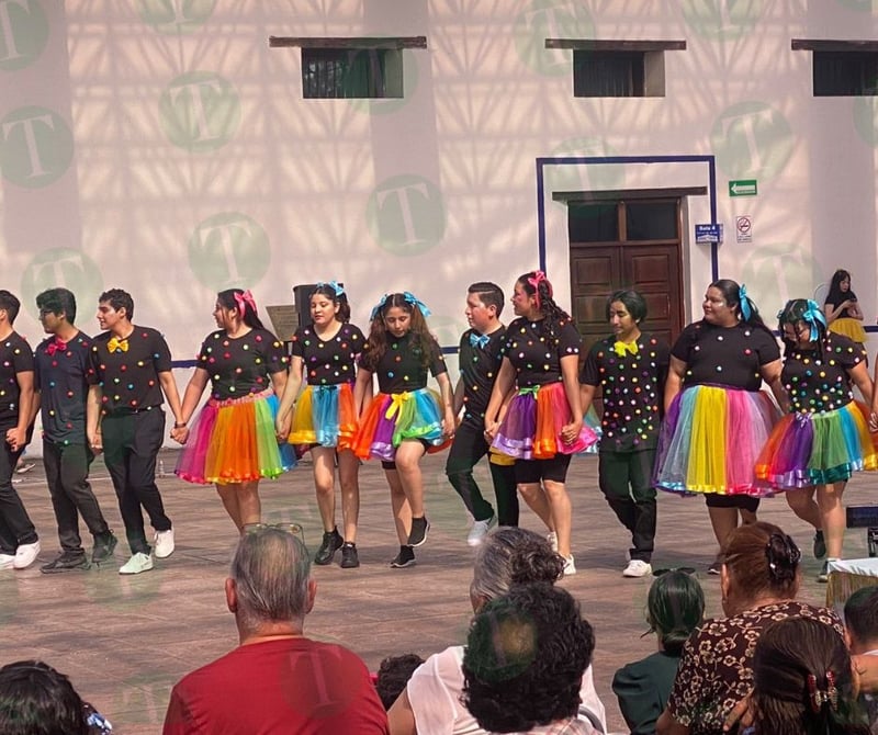 Normalistas festejan el Día del Niño con presentaciones de baile