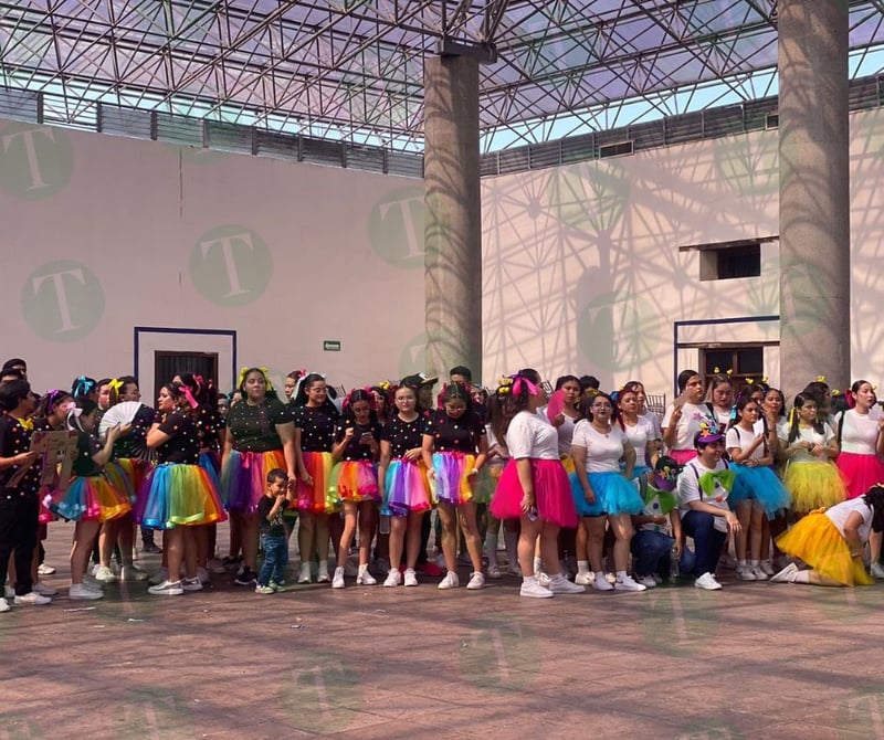 Normalistas festejan el Día del Niño con presentaciones de baile