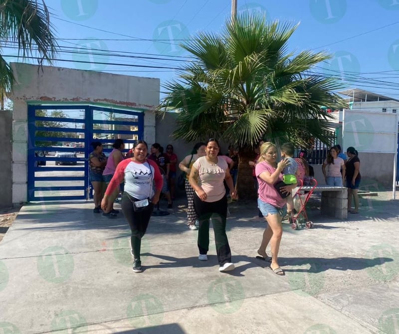 Madres de familia se quejan por falta de electricidad para el grupo de quinto grado en la primaria Torres Jaime Bodeg