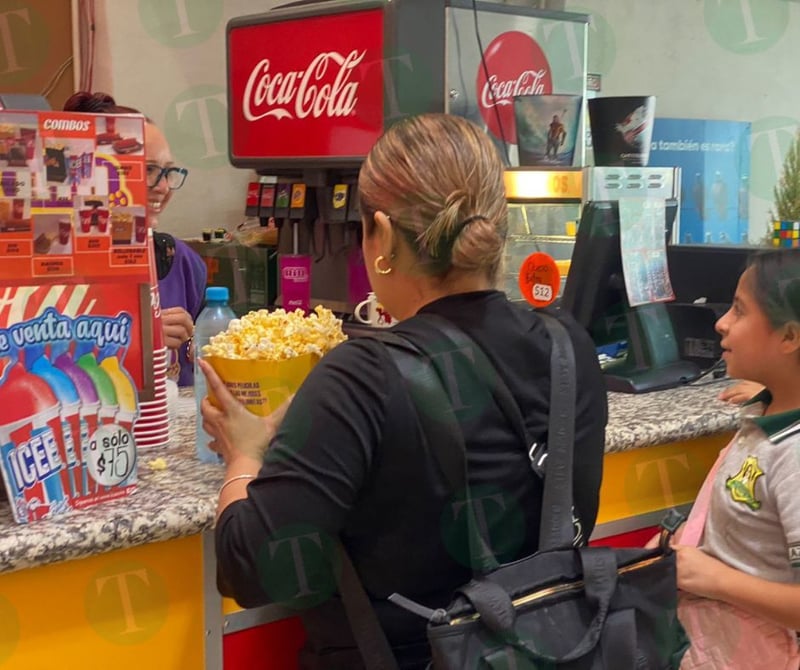 Celebran el día del niño en el cine 