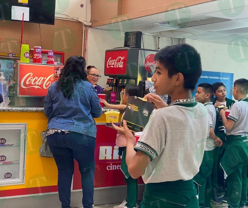 Celebran el día del niño en el cine 