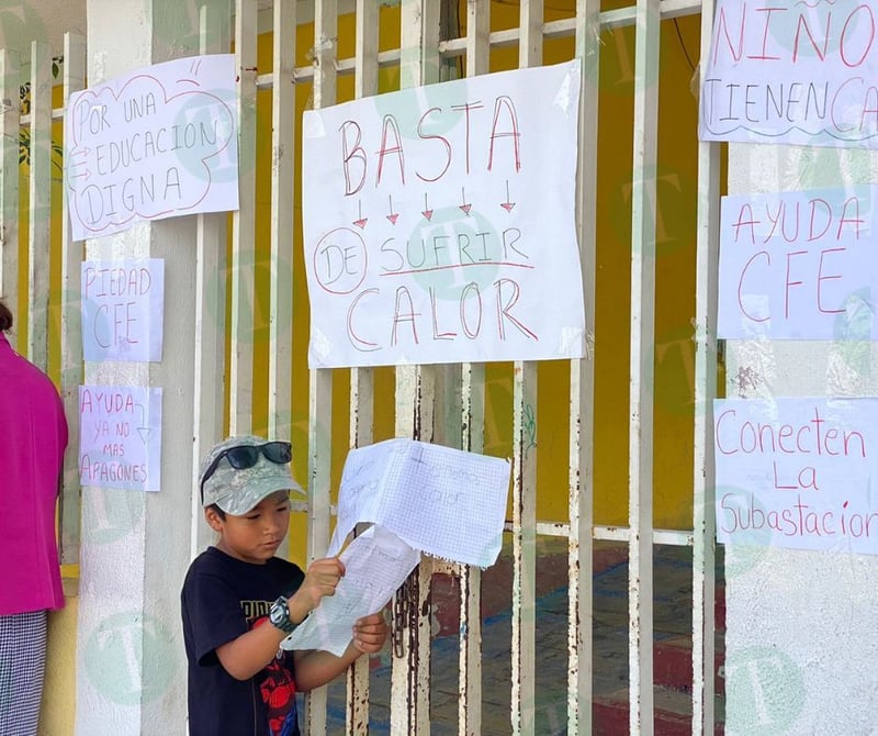 Madres cierran escuela por falta de energía e intensos calores