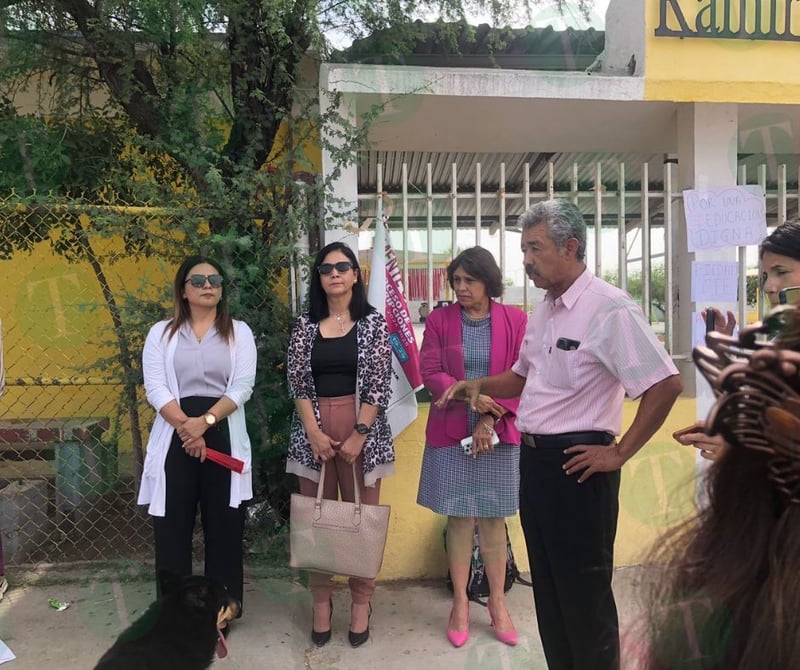 Madres cierran escuela por falta de energía e intensos calores