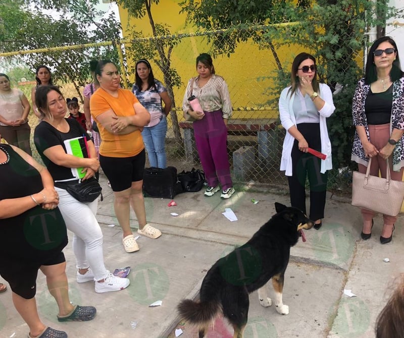 Madres cierran escuela por falta de energía e intensos calores