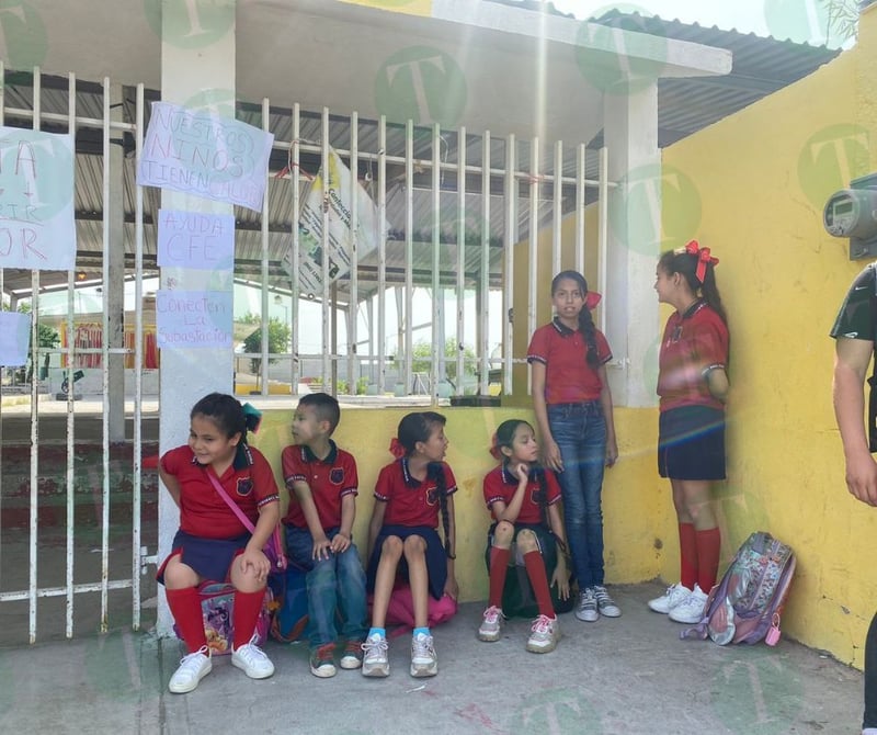 Madres cierran escuela por falta de energía e intensos calores