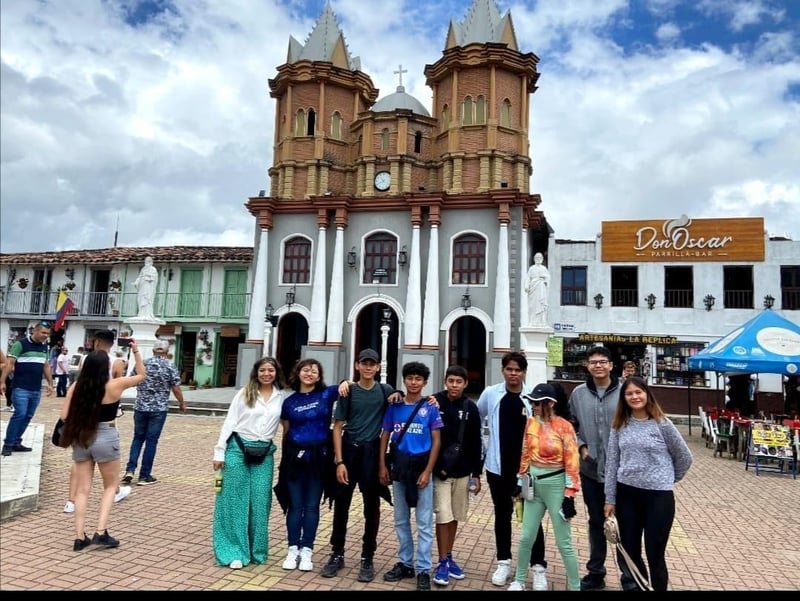 Alumnos de Aula Lego de Monclova llegan a competencia en Colombia 