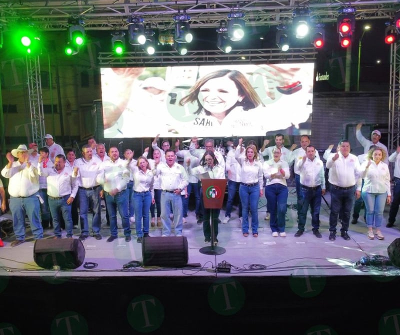 Sari Pérez cierra campaña ante cientos de fronterenses