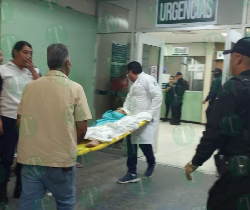 Familia sufre volcadura y resultan gravemente heridos