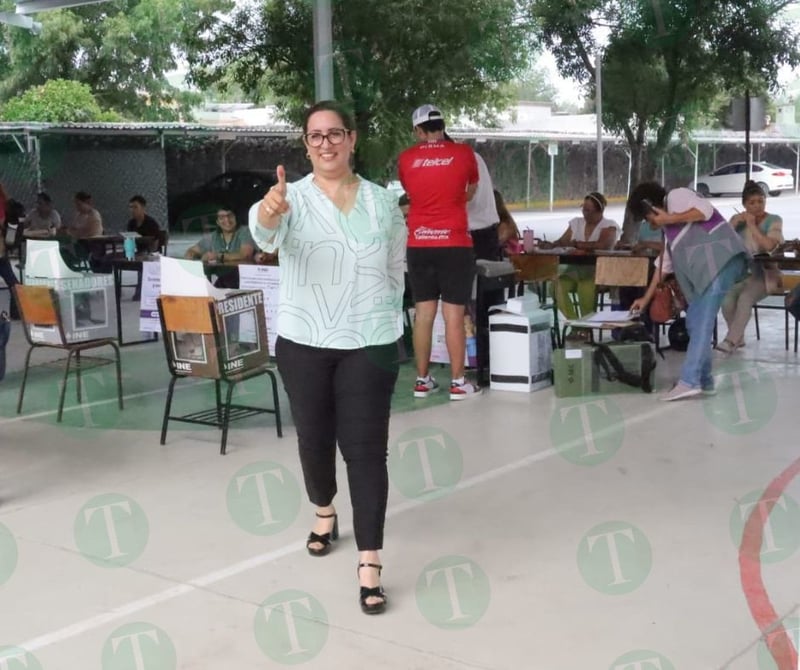 Claudia Garza votó con seguridad de la Guardia Nacional