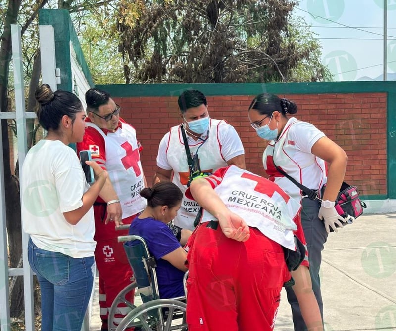 Otra mujer se siente mal por extremo calor en casillas en Monclova 