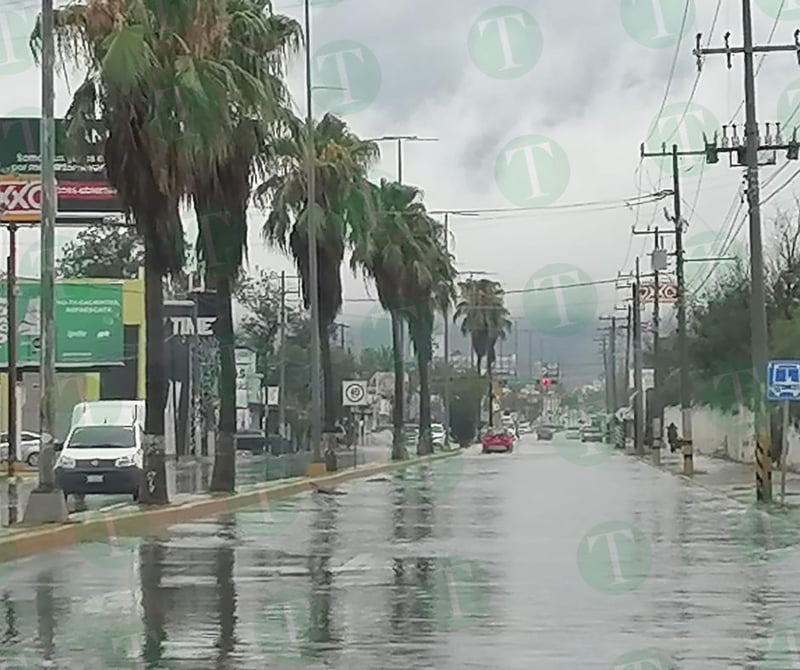 Carros varados en bulevar Ejército Nacional y el arroyo Frontera 