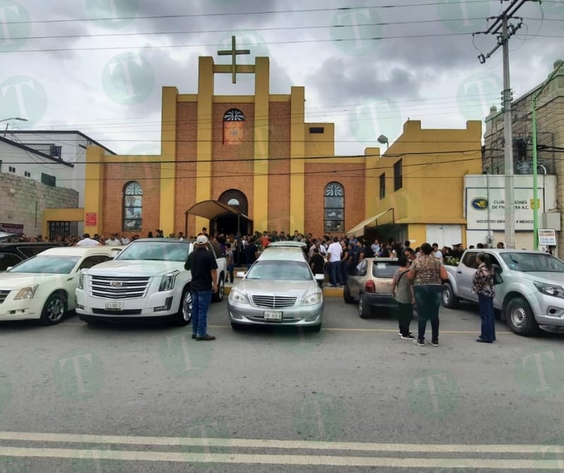  Dan último adiós a familia de Monclova y Frontera que murió en Guadalajara 