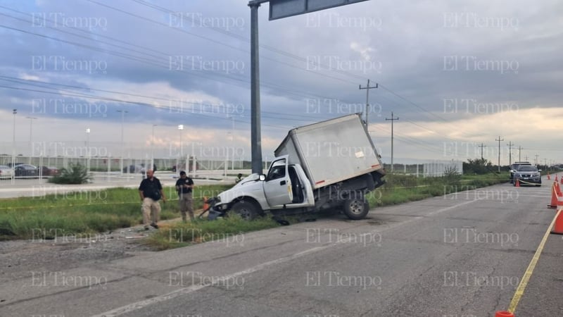 Copiloto pierde la vida al quedar prensado tras chocar contra una nomenclatura