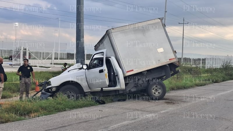 Copiloto pierde la vida al quedar prensado tras chocar contra una nomenclatura