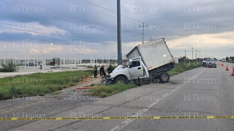 Copiloto pierde la vida al quedar prensado tras chocar contra una nomenclatura