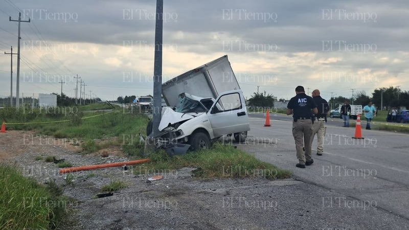 Copiloto pierde la vida al quedar prensado tras chocar contra una nomenclatura