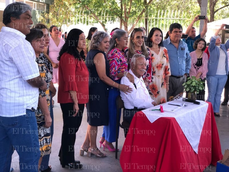 Profesor Manuel de Jesús Sandoval se despide de la dirección en la Escuela Socorro 