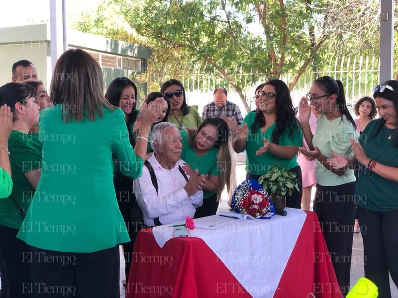 Profesor Manuel de Jesús Sandoval se despide de la dirección en la Escuela Socorro 