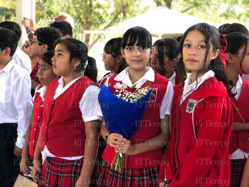 Profesor Manuel de Jesús Sandoval se despide de la dirección en la Escuela Socorro 