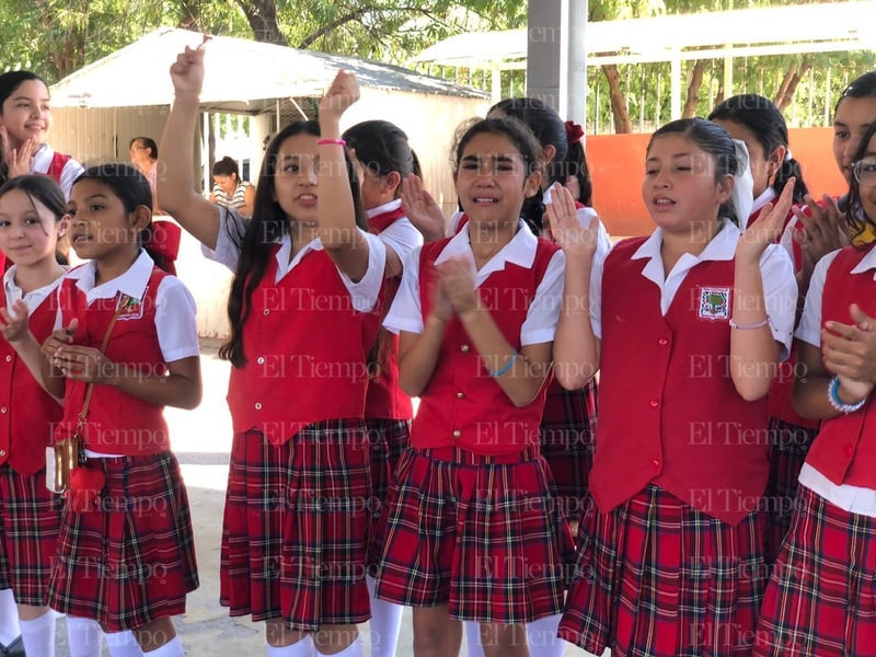 Profesor Manuel de Jesús Sandoval se despide de la dirección en la Escuela Socorro 