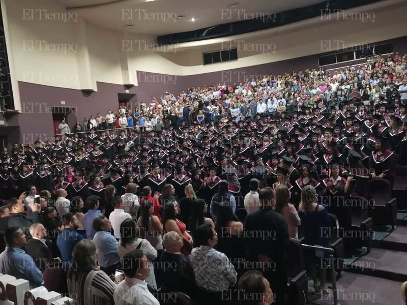 Egresan 270 alumnos de la Universidad Vizcaya de las Américas campus Monclova