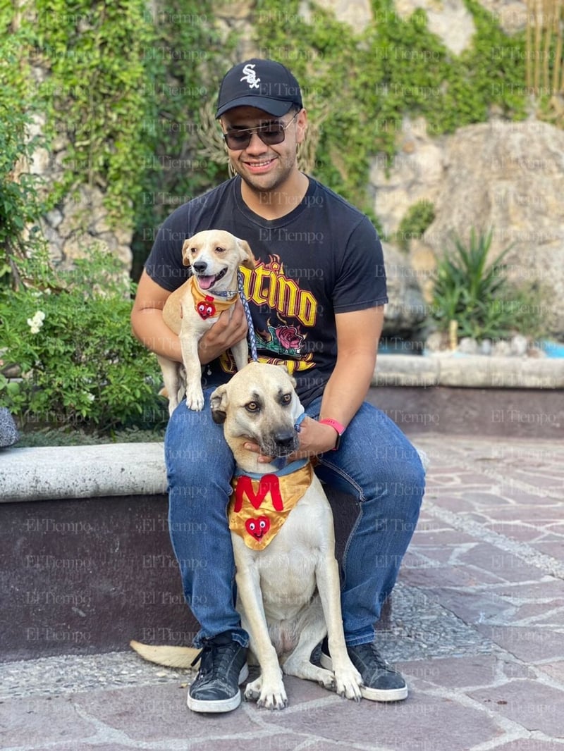 Bendición de las mascotas en la parroquia San Francisco de Asís por el santo día del patrono.