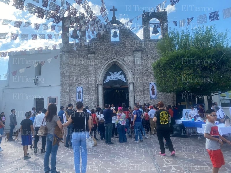 Bendición de las mascotas en la parroquia San Francisco de Asís por el santo día del patrono.