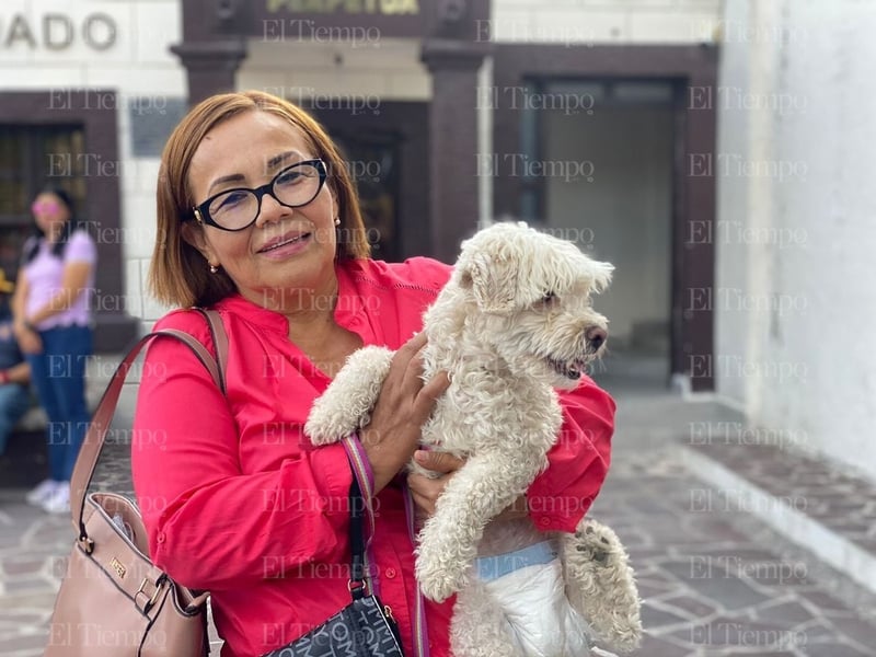 Bendición de las mascotas en la parroquia San Francisco de Asís por el santo día del patrono.